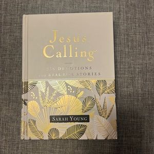 Jesus calling: 365 devotions with real-life stories